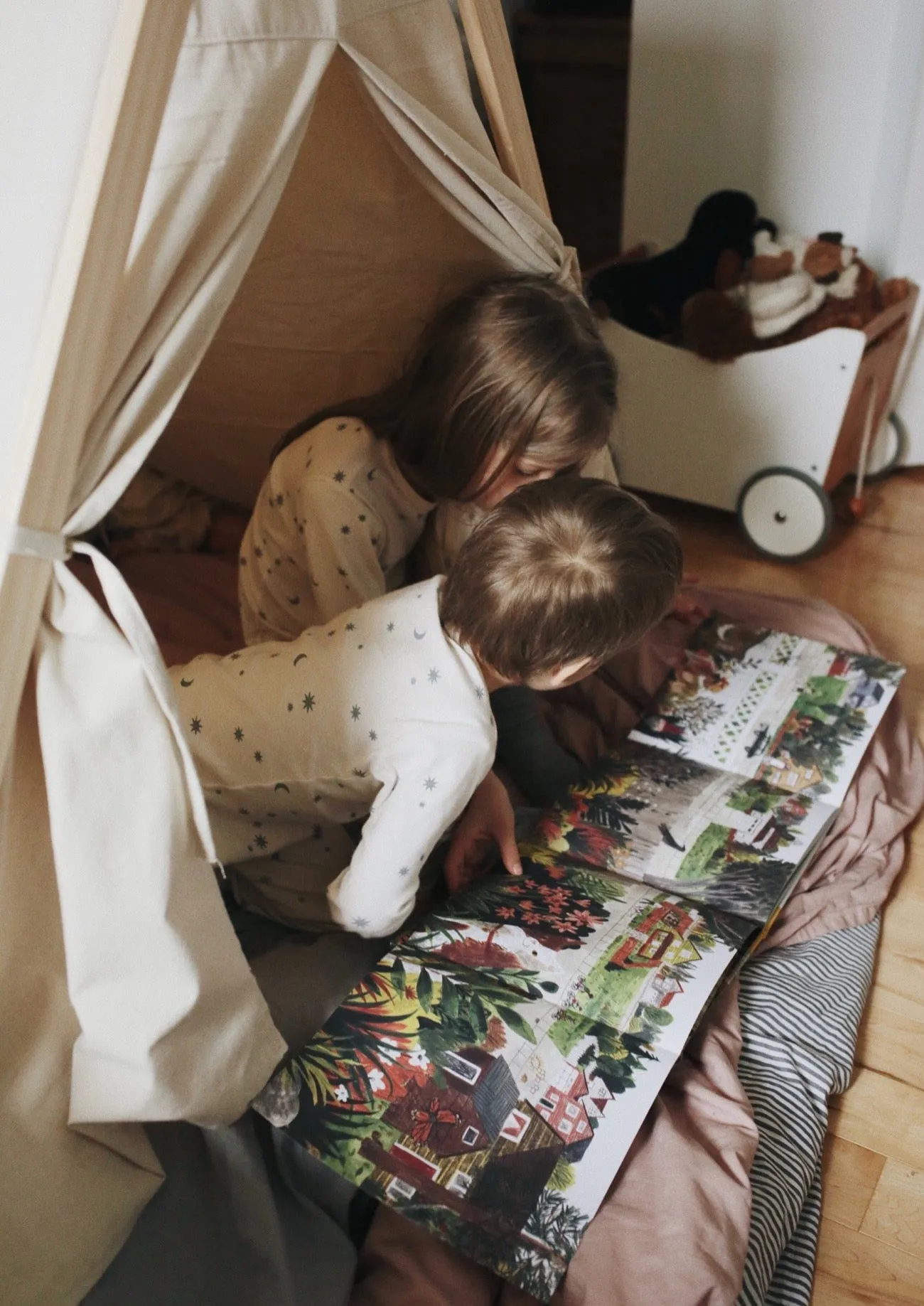 Indoor/Outdoor Play Tent - Natural by Kinderfeets